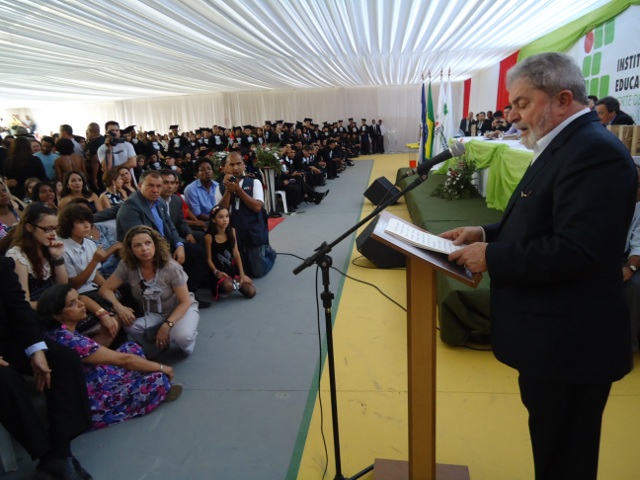 Lula encerrou a solenidade de formatura com discurso cheio de referências ao respeito e admiração pelo Vale do Jequitinhonha