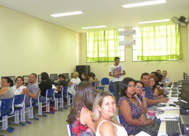 Prof. Magno Barbosa com os  professores da rede escolar