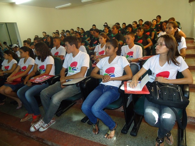 Jovens participaram de palestras