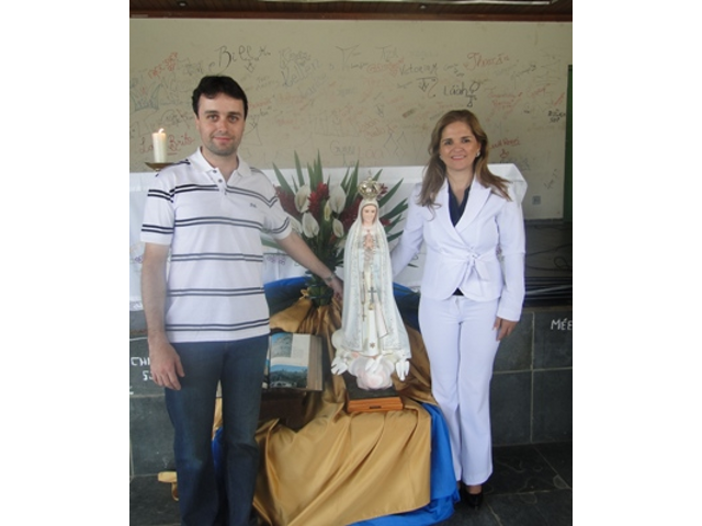Thiago e Maria Araci  na missa realizada no campus