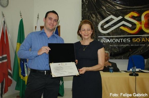 Imagem: Professor Gabriel Domingos (IFNMG) e vice-reitora da Unimontes, profª. Maria Ivete de Almeida